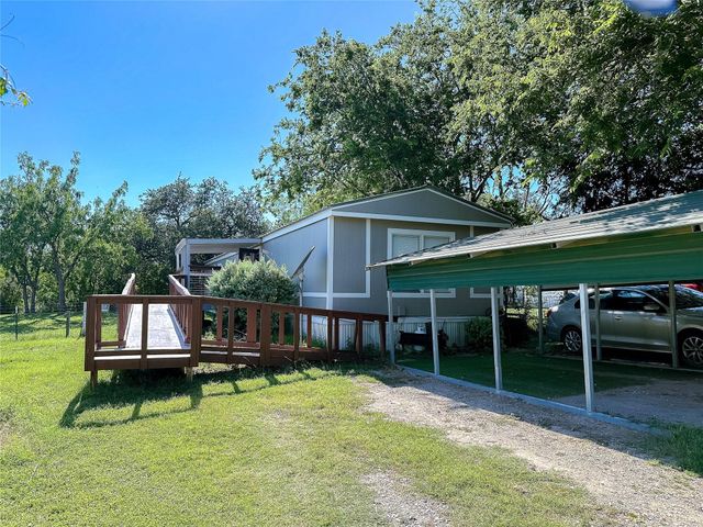 105 Singleton DR, Spicewood, TX 78669
