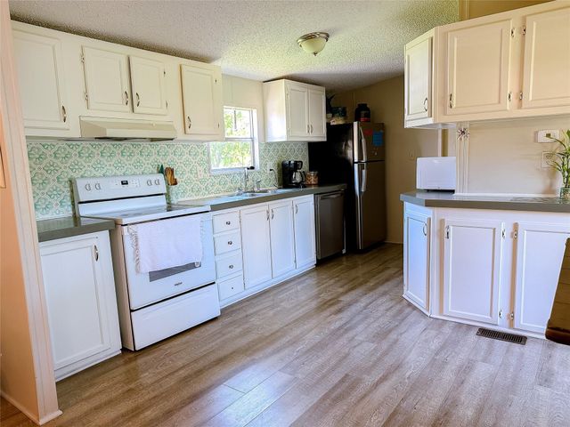 105 Singleton DR, Spicewood, TX 78669