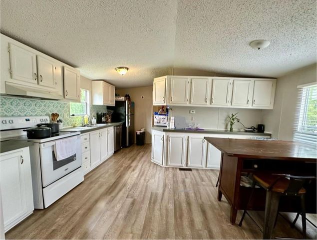 105 Singleton DR, Spicewood, TX 78669