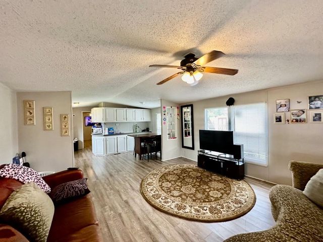 105 Singleton DR, Spicewood, TX 78669