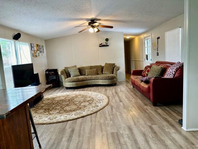 105 Singleton DR, Spicewood, TX 78669