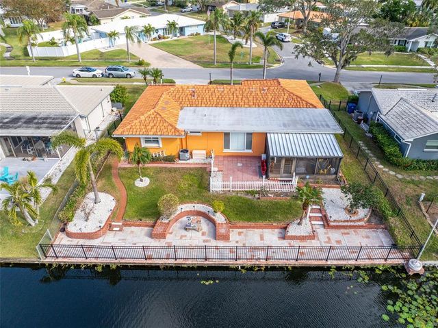 6888 121ST STREET, Seminole, FL 33772