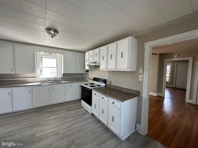 712 W KING ST, Martinsburg, WV 25401