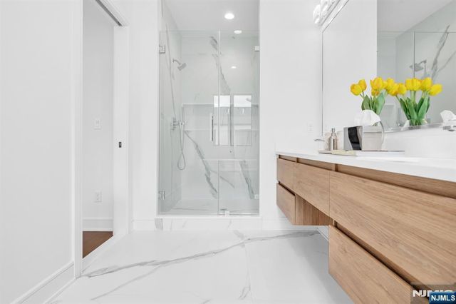 7 Skye Drive 7, Paramus, NJ 07652