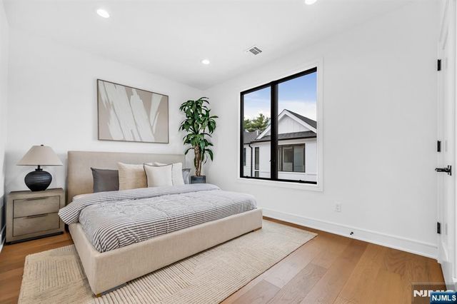 7 Skye Drive 7, Paramus, NJ 07652