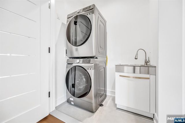 7 Skye Drive 7, Paramus, NJ 07652