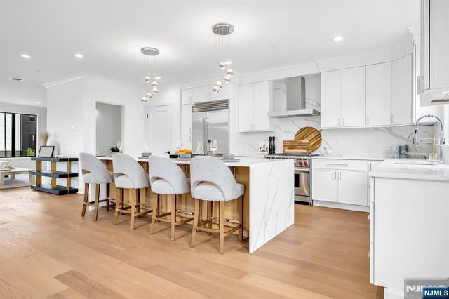 7 Skye Drive 7, Paramus, NJ 07652