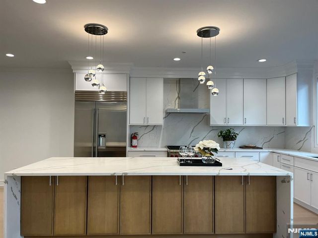 7 Skye Drive 7, Paramus, NJ 07652