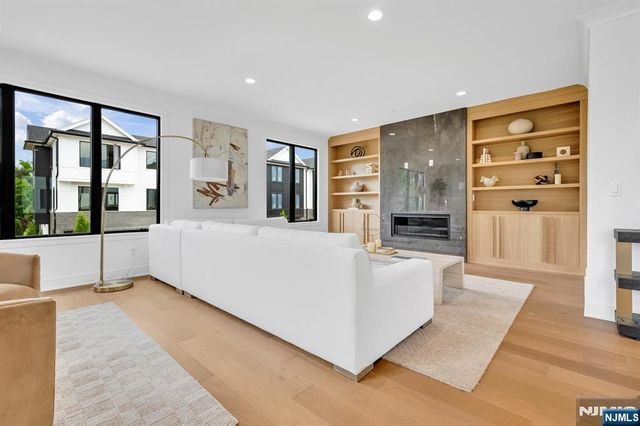 7 Skye Drive 7, Paramus, NJ 07652