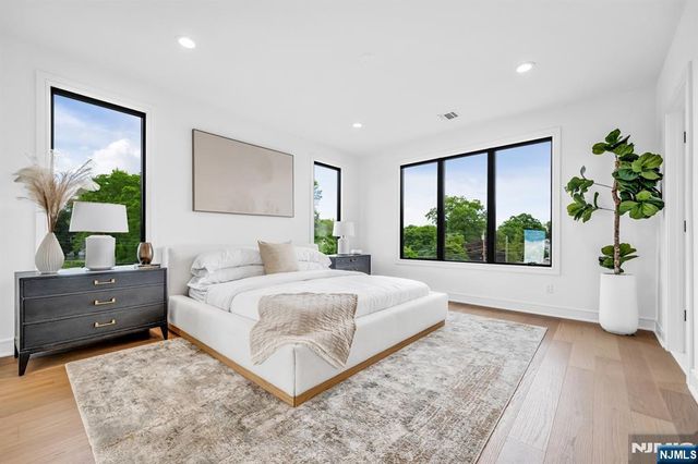 7 Skye Drive 7, Paramus, NJ 07652