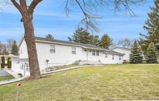 2345 Marwood Drive, Waterford, MI 48328