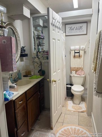 1002 W Lynwood Ave, San Antonio, TX 78201