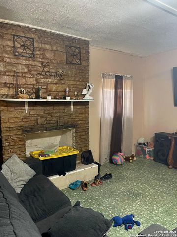 1002 W Lynwood Ave, San Antonio, TX 78201