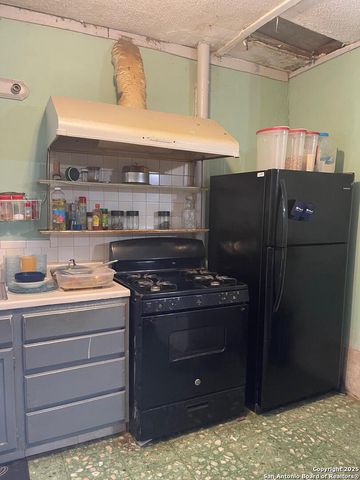 1002 W Lynwood Ave, San Antonio, TX 78201