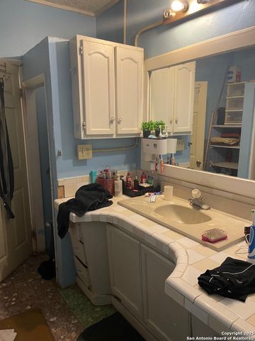 1002 W Lynwood Ave, San Antonio, TX 78201