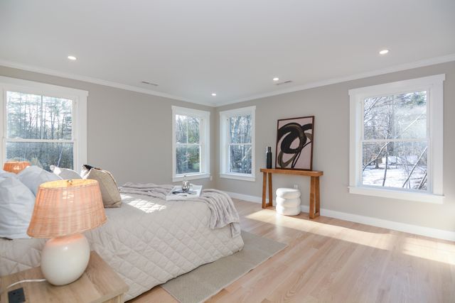 211 Hampstead Road, Derry, NH 03038