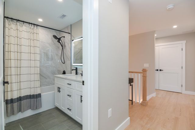 211 Hampstead Road, Derry, NH 03038