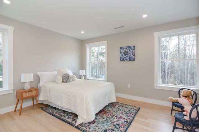 211 Hampstead Road, Derry, NH 03038