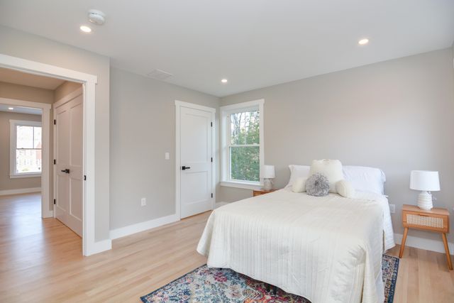 211 Hampstead Road, Derry, NH 03038