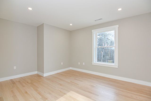 211 Hampstead Road, Derry, NH 03038