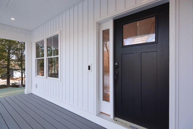 211 Hampstead Road, Derry, NH 03038