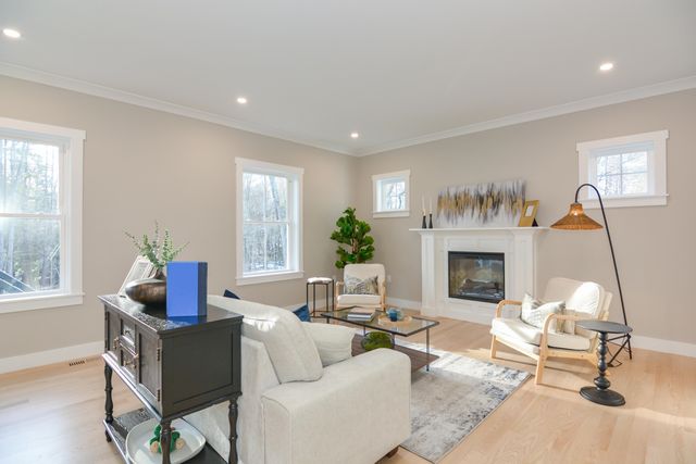 211 Hampstead Road, Derry, NH 03038