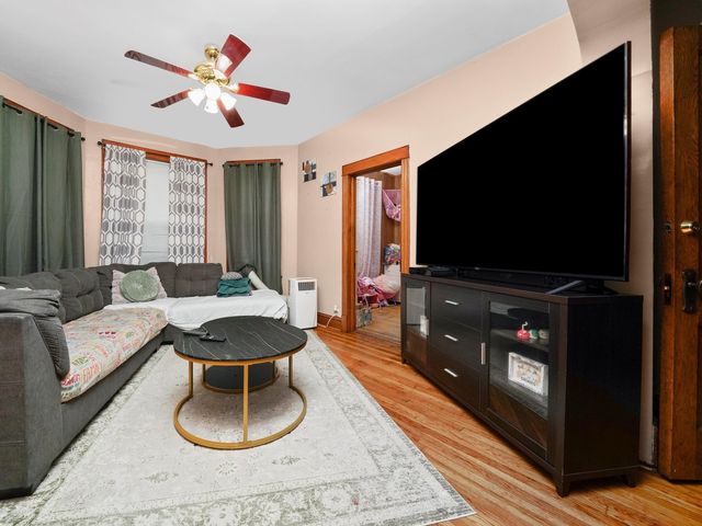 2131 N Springfield Avenue, Chicago, IL 60647