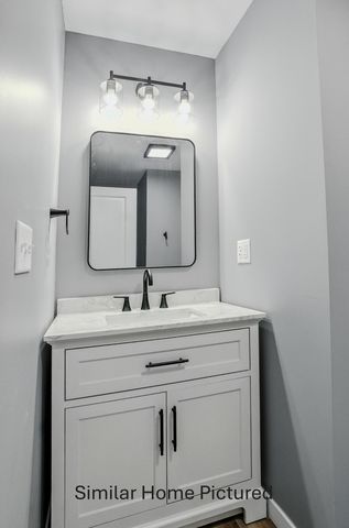 1334 E BIAS LN, Centralia, MO 65240