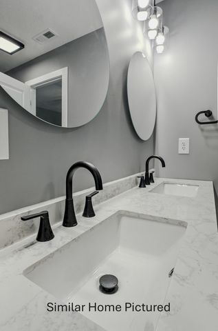 1334 E BIAS LN, Centralia, MO 65240