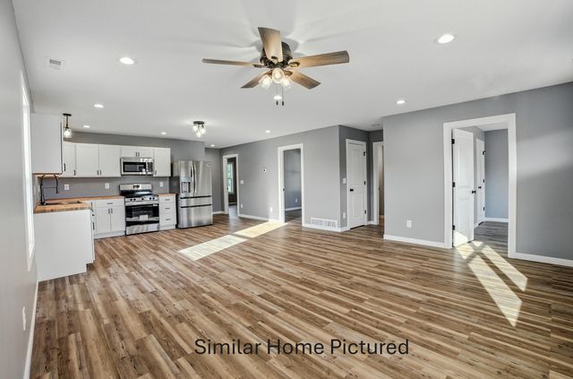 1334 E BIAS LN, Centralia, MO 65240