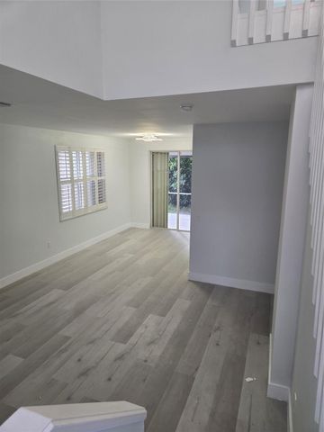 580 NW 87 Way, Coral Springs, FL 33071