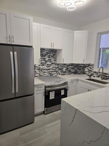 580 NW 87 Way, Coral Springs, FL 33071