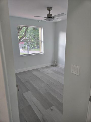 580 NW 87 Way, Coral Springs, FL 33071