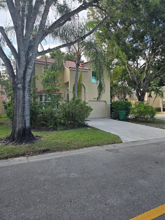 580 NW 87 Way, Coral Springs, FL 33071