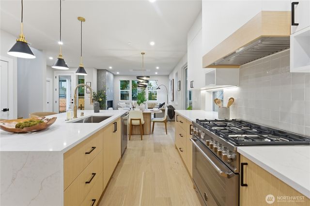 9016 124th Lane NE, Kirkland, WA 98033