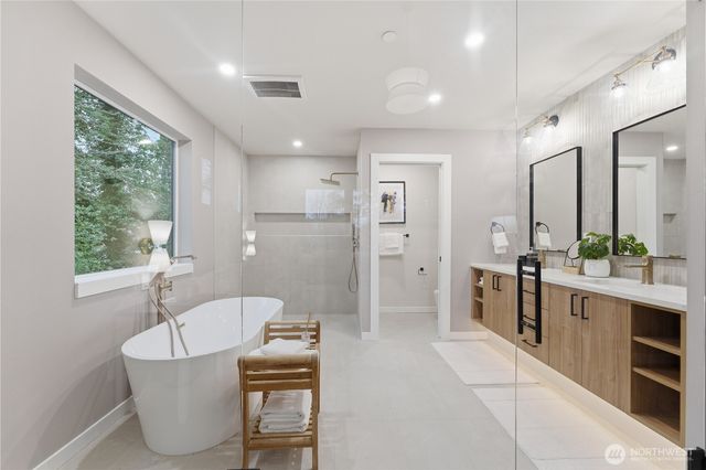 9016 124th Lane NE, Kirkland, WA 98033