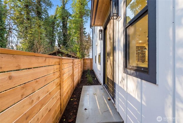 9016 124th Lane NE, Kirkland, WA 98033