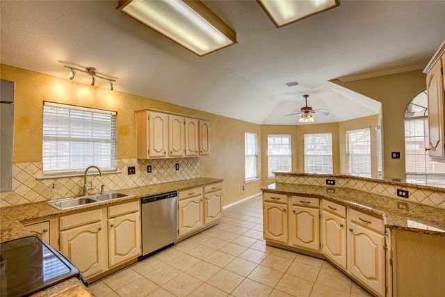 909 Mallard Way, Flower Mound, TX 75028