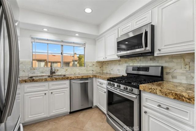 631 S Dewberry, Anaheim Hills, CA 92808