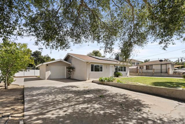 709 Convertible Ln, Fallbrook, CA 92028