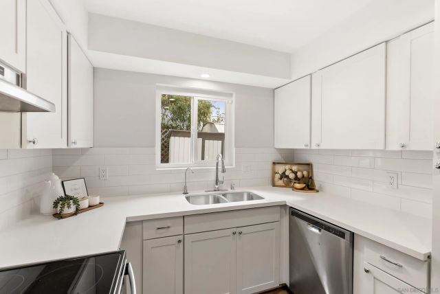 709 Convertible Ln, Fallbrook, CA 92028