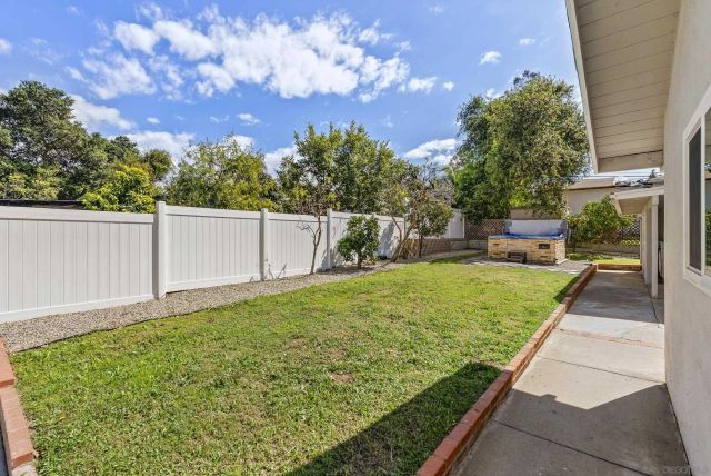 709 Convertible Ln, Fallbrook, CA 92028