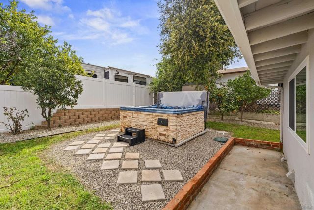 709 Convertible Ln, Fallbrook, CA 92028