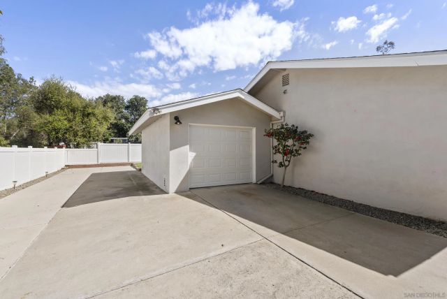 709 Convertible Ln, Fallbrook, CA 92028