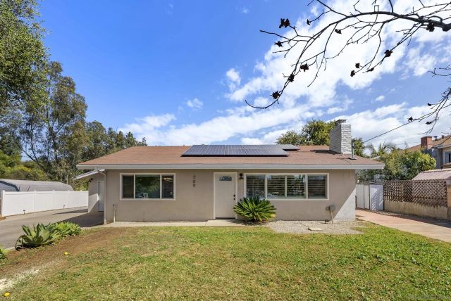 709 Convertible Ln, Fallbrook, CA 92028