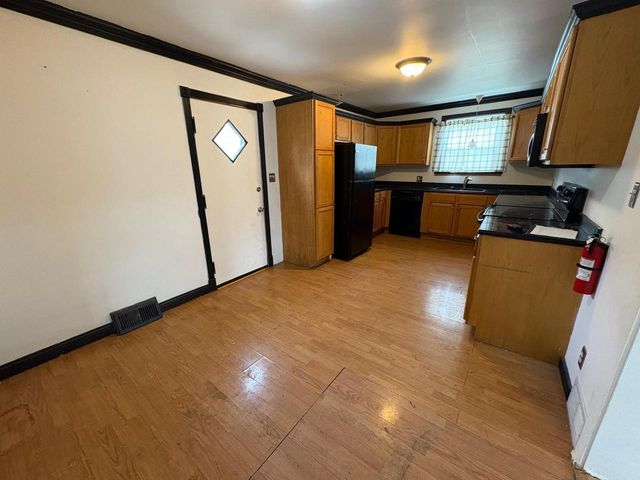 202 W IRVING AVENUE, Oshkosh, WI 54901