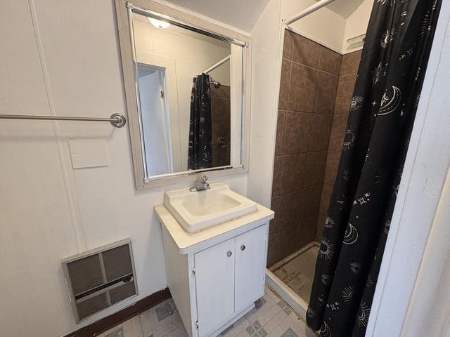 202 W IRVING AVENUE, Oshkosh, WI 54901