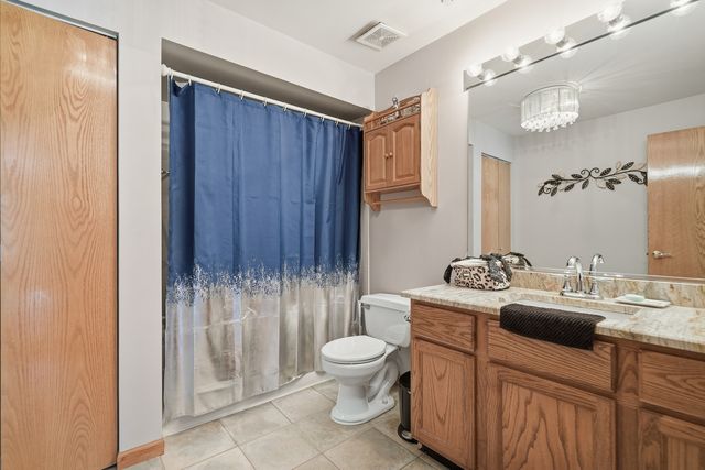 1994 Gary Court B, Schaumburg, IL 60193