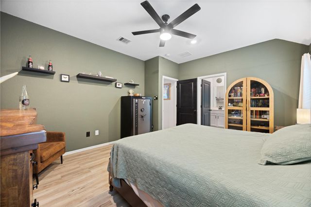 10417 Pineland Drive, Conroe, TX 77378