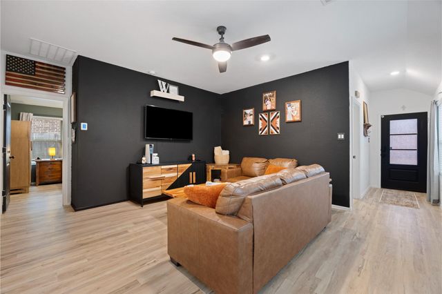 10417 Pineland Drive, Conroe, TX 77378